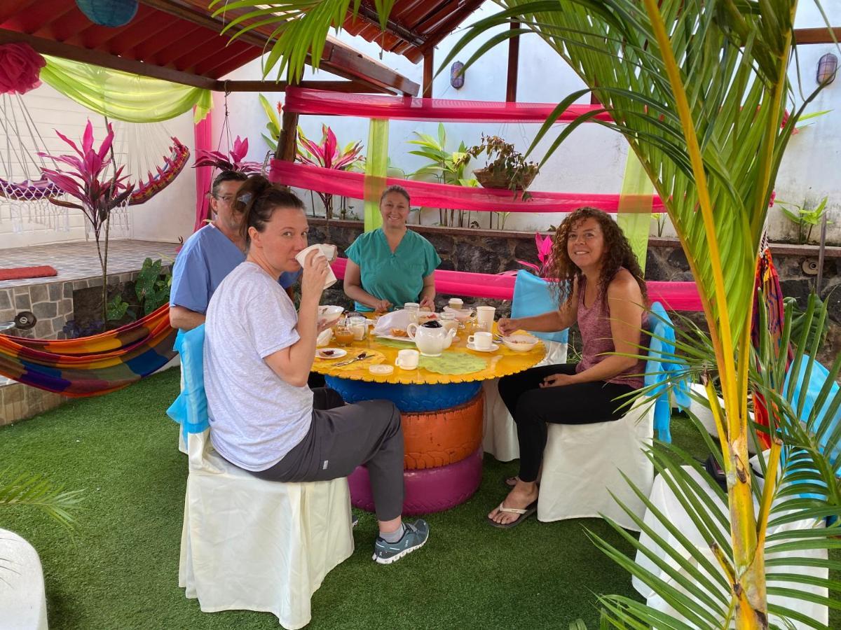 Hostal Gosen Puerto Baquerizo Moreno Bagian luar foto