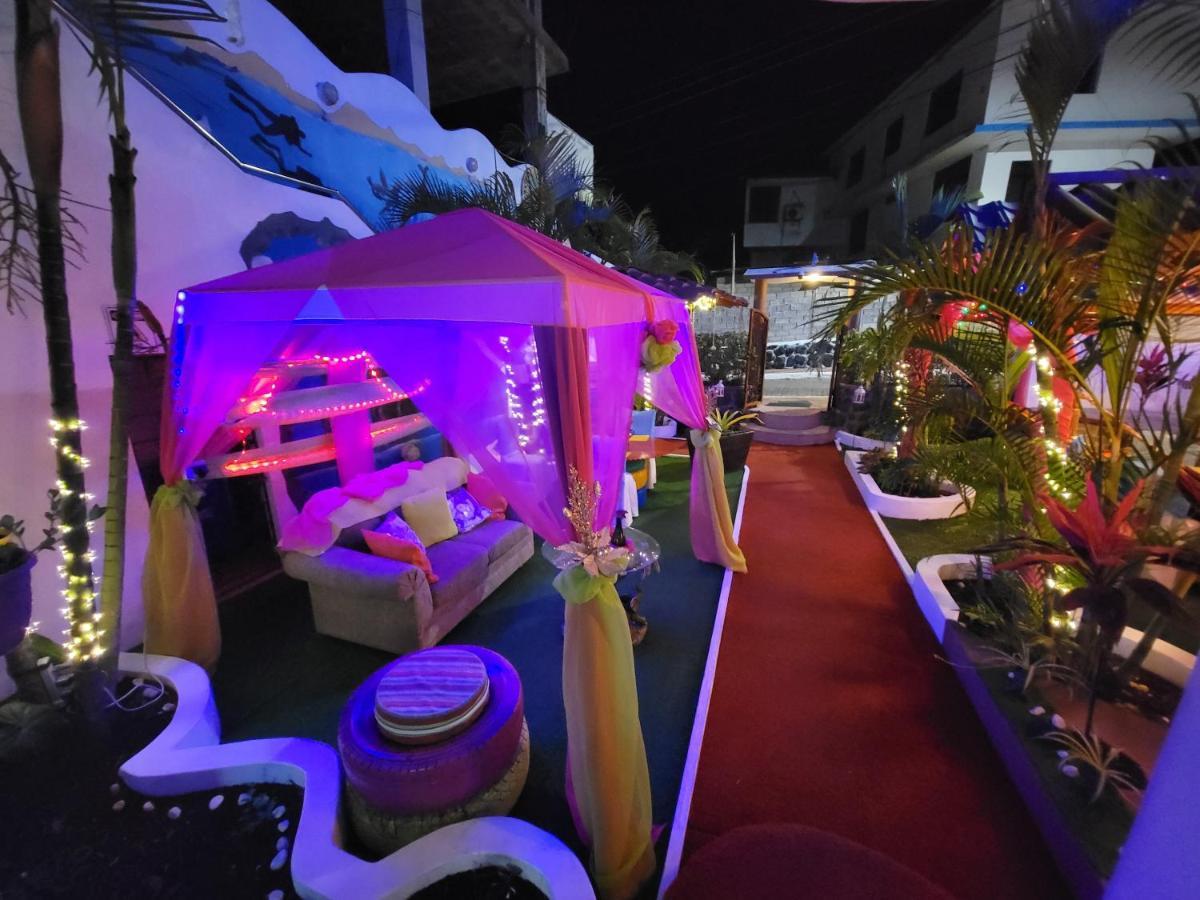 Hostal Gosen Puerto Baquerizo Moreno Bagian luar foto