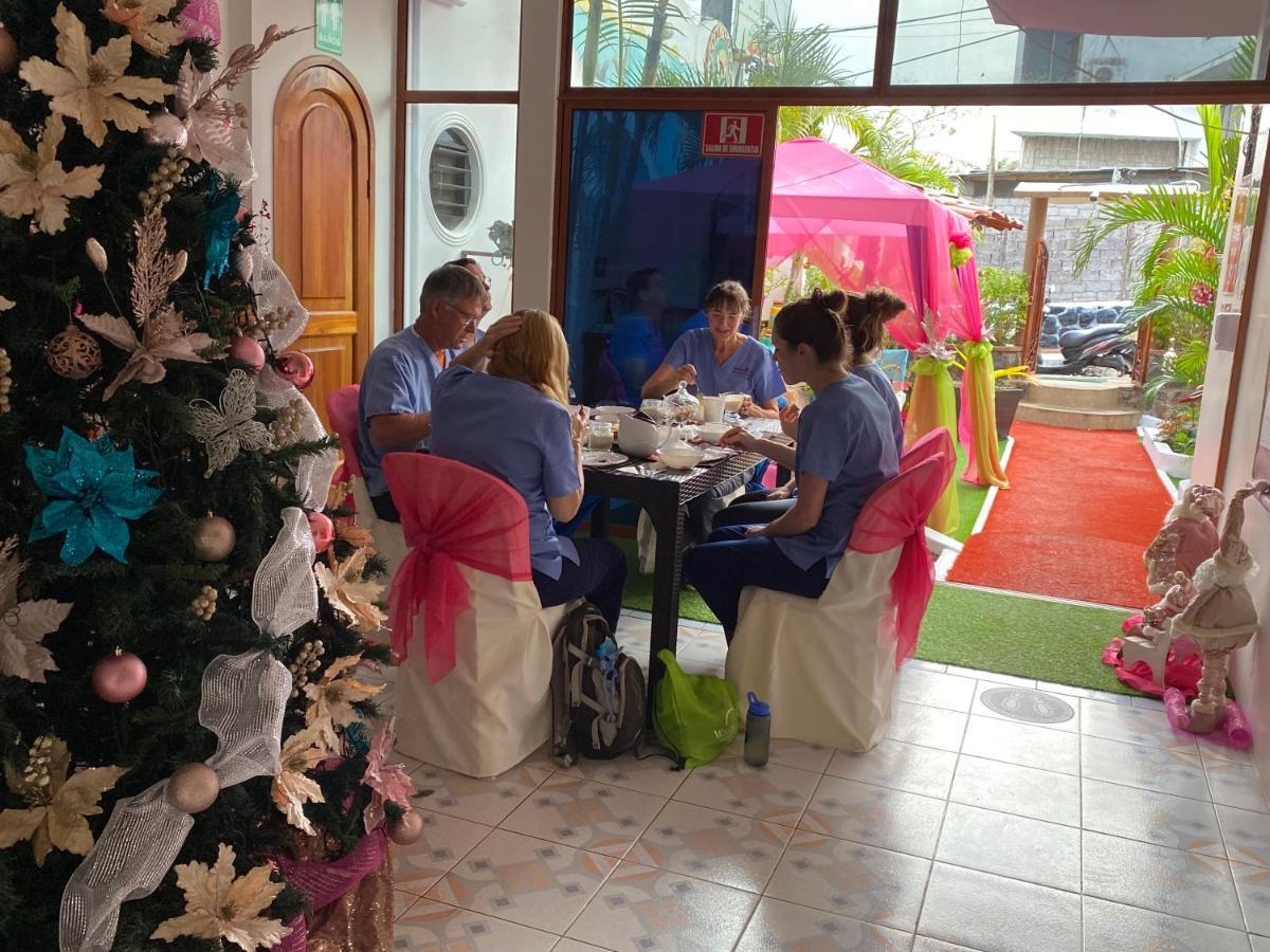 Hostal Gosen Puerto Baquerizo Moreno Bagian luar foto