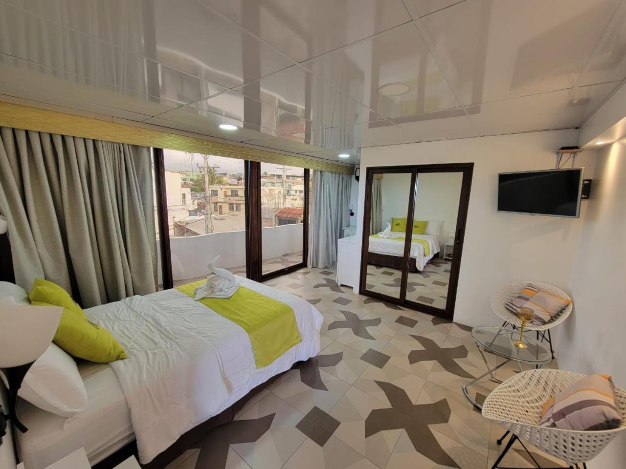 Hostal Gosen Puerto Baquerizo Moreno Bagian luar foto